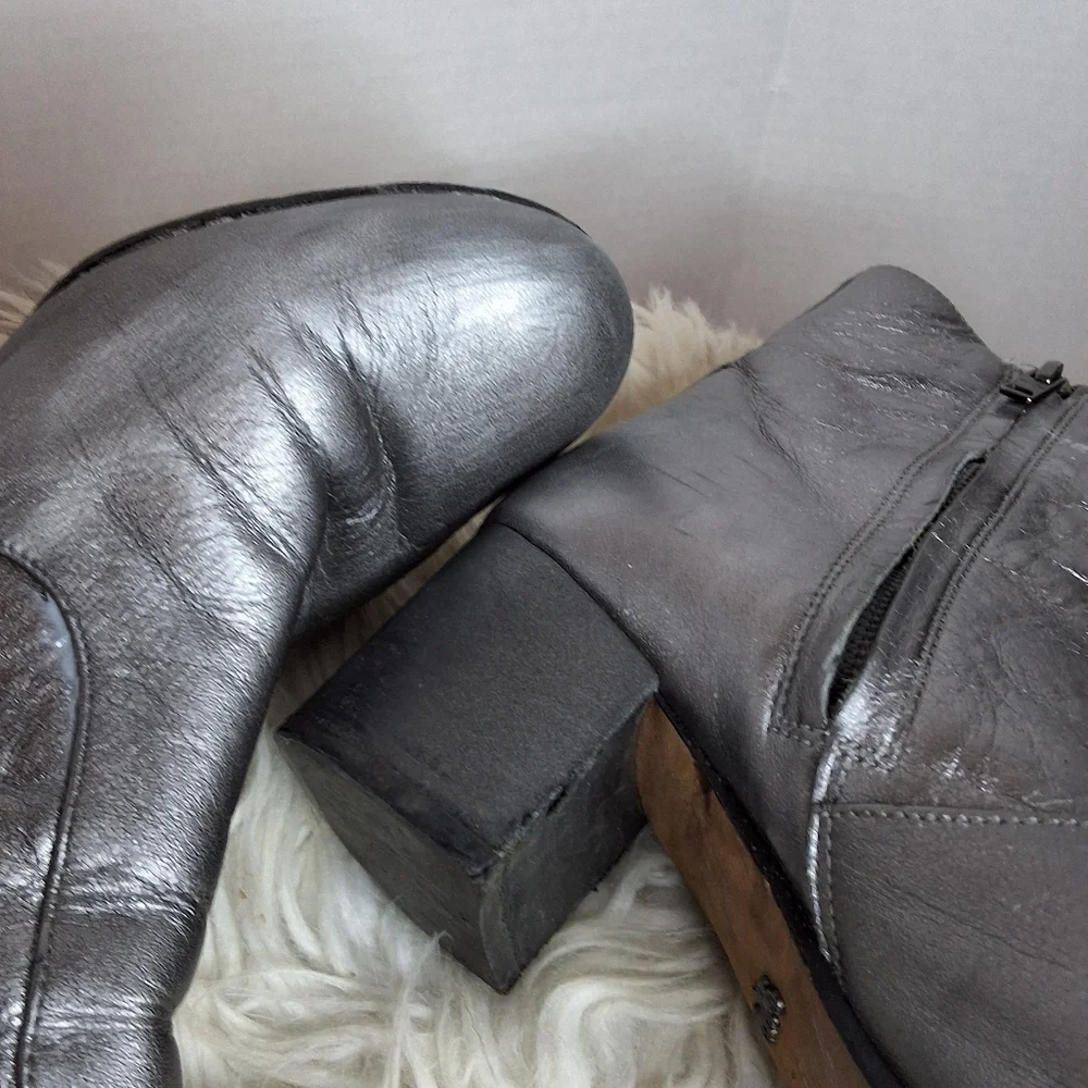 Coach Juliet Silver/ Pewter Leather Ankle Boots 7.5 - Picture 15 of 16